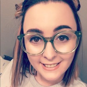 Meet your Posher, Elise